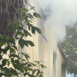 Los bomberos ya atienden la emergencia