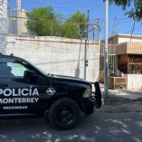 La persona fue identificada como Carlos Castillo, de 64 años de edad, quien fue localizado en la cama de la vivienda número 6, donde se hospedaba solo desde hace 20 años.