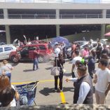 La camioneta impactó primero un automóvil color plata cuyos ocupantes vendían alimentos en la zona