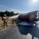 Debido a los hechos la circulación de norte a sur de la vía se cerró y elementos de la Guardia Nacional establecieron un contraflujo.