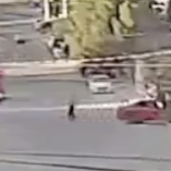 Un accidente en la colonia Barrio de Londres en Chihuahua, entre un conductor de plataforma y un menor de 14 años, dejó una mujer sin vida y un niño herido.