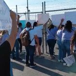 Familiares de Dinora y Denisse García Cruz cerraron el puente "Los Indios" entre Matamoros y Brownsville para exigir justicia por el homicidio de las jóvenes.