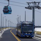 Unidad del Trolebús Elevado circulando sobre el viaducto en CDMX, infraestructura que recibirá mantenimiento preventivo y evaluación de suelo.
