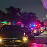 Patrullas y elementos de seguridad resguardan la colonia Espinoza Mireles, en Saltillo, tras un presunto triple homicidio.