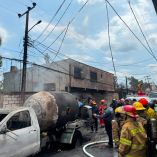 Bomberos de Cuernavaca, Jiutepec y Protección Civil sofocaron las llamas y enfriaron el contenedor.