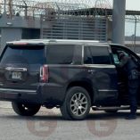 El convoy arribó escoltado por personal del Grupo Especial de Operaciones.
