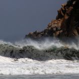 Las autoridades señalan que este factor representa un riesgo para quienes realizan actividades en el mar y zonas de playa.