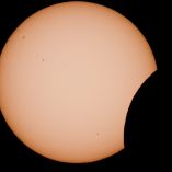 El eclipse solar total recorrió regiones de Rusia, Groenlandia, Islandia, España y Portugal
