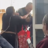 Una mujer agredió con golpes en la cabeza a un policía que intervenía en una riña en la Central de Autobuses de Calpulalpan, Tlaxcala.