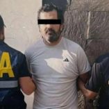 La defensa del almirante Fernando Farías Laguna desmintió que su traslado a México sea inminente y confirmó que el mando naval sigue recluido en Buenos Aires.