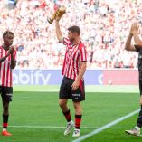 Homenaje a Williams, Laporte y Simón en San Mamés.