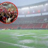 El partido entre Chivas y Xolos se retrasó más de 2 horas debido a la lluvia torrencial.