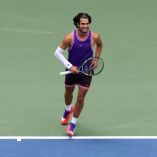 Carlos Alcaraz vuelve al circuito durante el US Open, torneo que no afrontará Jannik Sinner, por lesión.