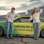 Tom Cruise y Anne Hathaway anunciaron Días de Trueno "Days of Thunder"