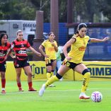 Scarlett Camberos marcó de penal el segundo gol del América Femenil en la victoria 3-1 sobre Xolas de Tijuana.