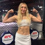 Regina Tarin sueña con un título mundial de UFC y una presentación en tierras mexicanas.