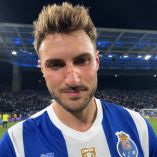 Santiago Giménez se mostró contento por su debut con el Porto