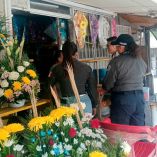 Según los testimonios, los floristas eran obligados a adquirir mercancía de proveedores específicos