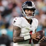 Tua Tagovailoa se impuso en el duelo por el puesto de titular con el Atlanta Falcons para este inicio de temporada en la NFL.