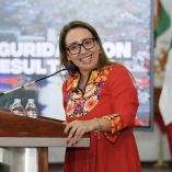 La alcaldesa de Ecatepec, Azucena Cisneros Coss, anunció la implementación del megaoperativo "Fiestas Patrias en Paz 2026" para regular el uso de pirotecnia y garantizar la seguridad durante los festejos del 15 de septiembre.