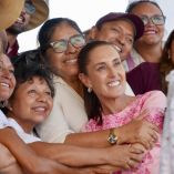 Sobre la problemática del sargazo, la presidenta comentó que se han destinado dos mil millones de pesos para la limpieza en las playas de Quintana Roo