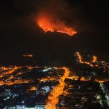 Incendio en la ladera sur del cerro Casitagua, en el norte de Quito, el 19 de septiembre de 2026.