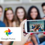 Persona toma una fotografía grupal con un celular y el logotipo de Google Fotos aparece en la esquina inferior izquierda.