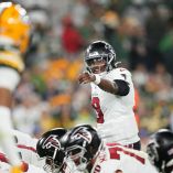 Michael Penix Jr. encabezó la ofensiva de los Falcons en su victoria sobre los Packers.