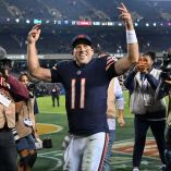 Case Keenum lanzó dos pases de touchdown y anotó por tierra en la victoria de los Bears sobre los Eagles.