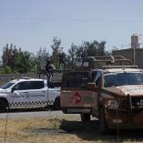 Al proceder a su aseguramiento, se ubicó un centro de acopio con una cisterna clandestina, la que contenía el combustible; además, fueron asegurados un vehículo de carga.