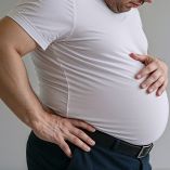 Con la aparición de la glucocorticoides, el corazón mantiene su capacidad de contracción, pero tiene dificultades para relajarse y llenarse correctamente de sangre.