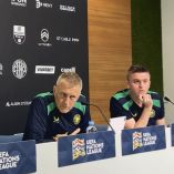 Heimir Hallgrímsson técnico de Irlanda no pudo seguir con su conferencia de prensa