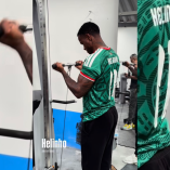 El jugador del Toluca, Helinho, se ejercitó con una playera de la Selección Mexicana