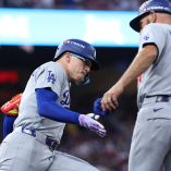 Kiké Hernández llegó a 94 partidos de postemporada con Dodgers, una marca para la franquicia.