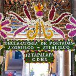 Las portadas florales son parte esencial de las festividades patronales y rituales religiosos. Se montan en las estructuras de templos u otros inmuebles y se elaboran con madera, pasto, follaje y flores.