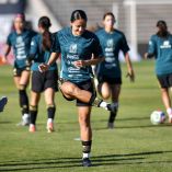 Rebeca Bernal durante un entrenamiento con la selección mexicana femenil.