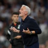 José Mourinho estuvo muy activo en el banquillo del Real Madrid, al reclamar varias decisiones del árbitro principal