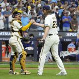 Milwaukee busca llegar por segunda vez en su historia a la Serie Mundial; en 1982 cayeron ante los Cardenales de San Luis.