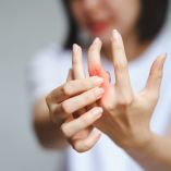 Hábitos que ayudan a proteger tus articulaciones de la artritis
