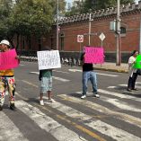Debido a la movilización, policías de la Subsecretaría de Control de Tránsito realizaron un operativo para canalizar a los automovilistas por vialidades alternas.