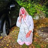 Una mujer fue herida ayer durante un ataque con misiles rusos a un edificio de apartamentos en Kiev.