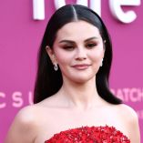 Selena Gomez deslumbra en la alfombra roja de su gala benéfica anual Rare Impact Fund