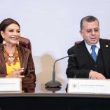 Clara Brugada acompañó a Armando Ambriz durante la presentación de su informe al frente del Tribunal Electoral capitalino.