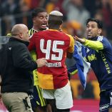 Galatasaray vs. Fenerbahce terminó con expulsados para ambos equipos
