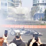 Esta mañana el piloto mexicano de Fórmula 1, Sergio Pérez visitó la avenida Paseo de la Reforma.