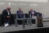 José Ramón Fernández con Víctor Trujillo y Andrés Bustamante en la presentación de su libro.
