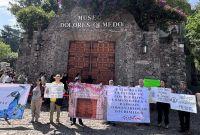 Integrantes del colectivo Defendamos al Museo Dolores Olmedo solicitaron la entrada gratuita al recinto los martes.