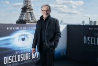 PARIS, FRANCE - JUNE 01: (EDITOR’S NOTE: Image has been retouched at the request of the client.) Steven Spielberg attends the “Disclosure Day” Paris photocall at Shangri-La Hotel Paris on June 01, 2026 in Paris, France. (Photo by Pierre Mouton/Getty Images for Universal Pictures)