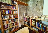 La publicación de sus memorias y la integración de su biblioteca y archivo serán parte de la conmemoración por el centenario del nacimiento del historiador Miguel León-Portilla