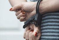 La mujer, de 22 años de edad, fue detenida, se le informaron sus derechos y, junto con la mercancía recuperada, fue puesta a disposición del Ministerio Público.